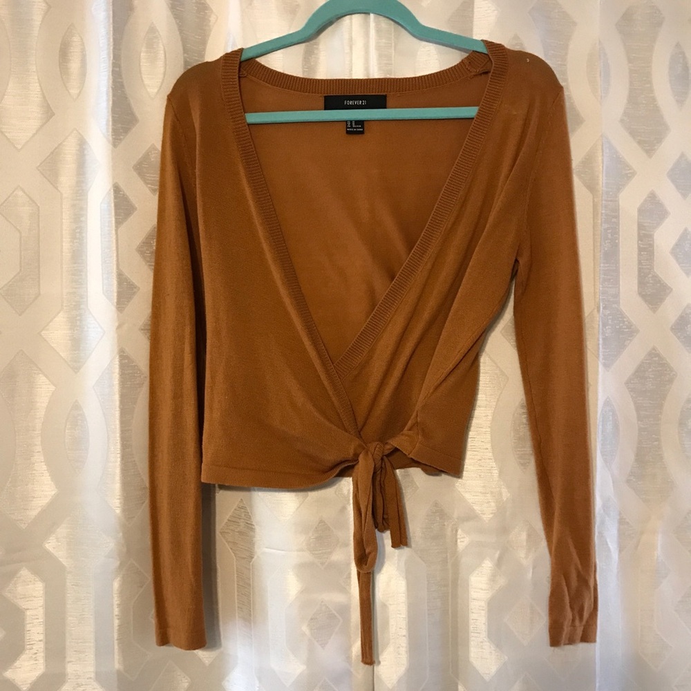 Front Tie Crop Top. Long Sleeve. Size M